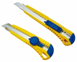 Cutter, Plastic body with metal protection